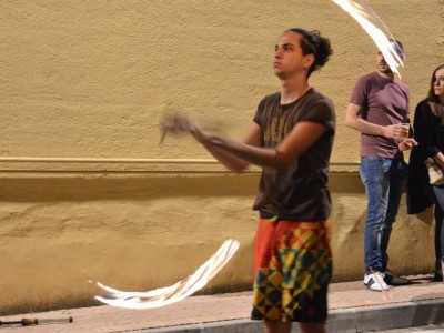 Notte Bianca 2014 - artista del fuoco con scie di luce