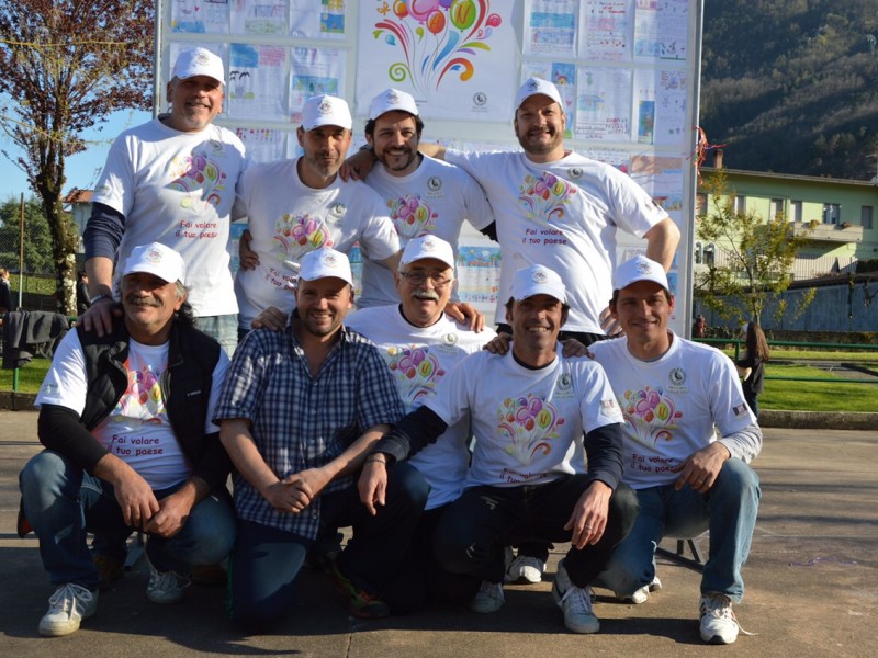 Pasquetta 2015 - foto di gruppo volontari Pro Loco in maglietta bianca