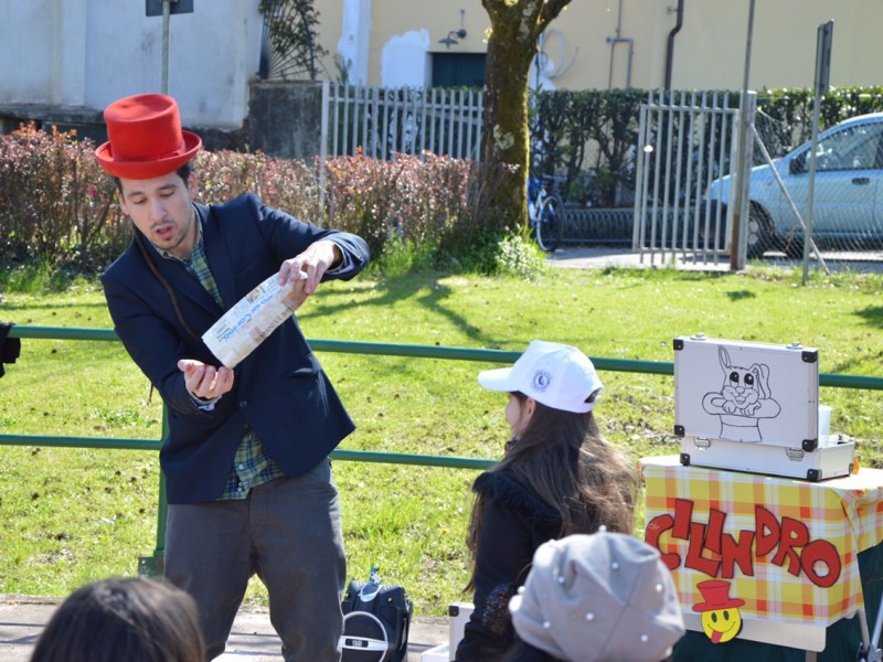 Pasquetta 2015 - il mago Cilindro con cappello rosso